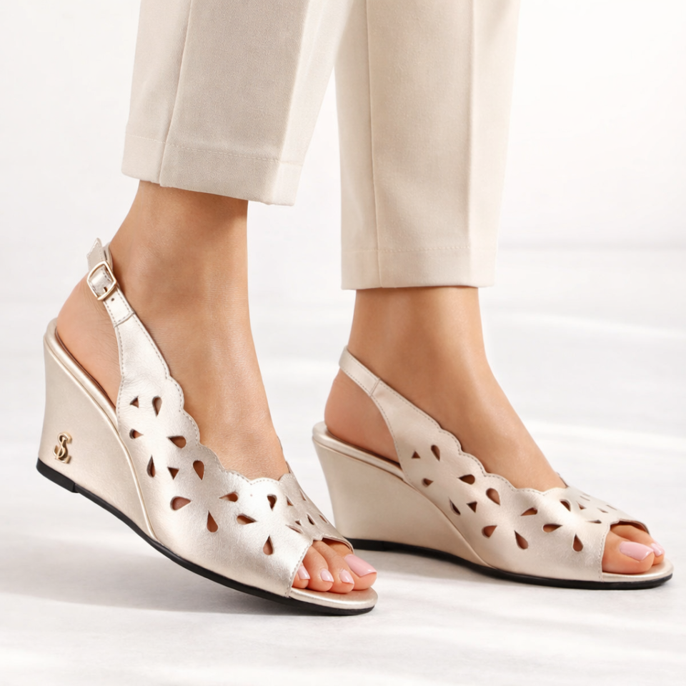 Sandały skórzane złote na koturnie Libero 1110- 100