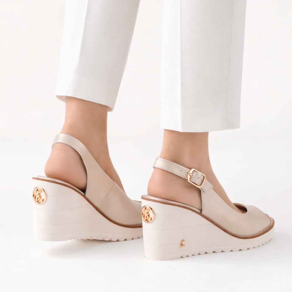 Sandały skórzane złote na koturnie Libero 2515 100