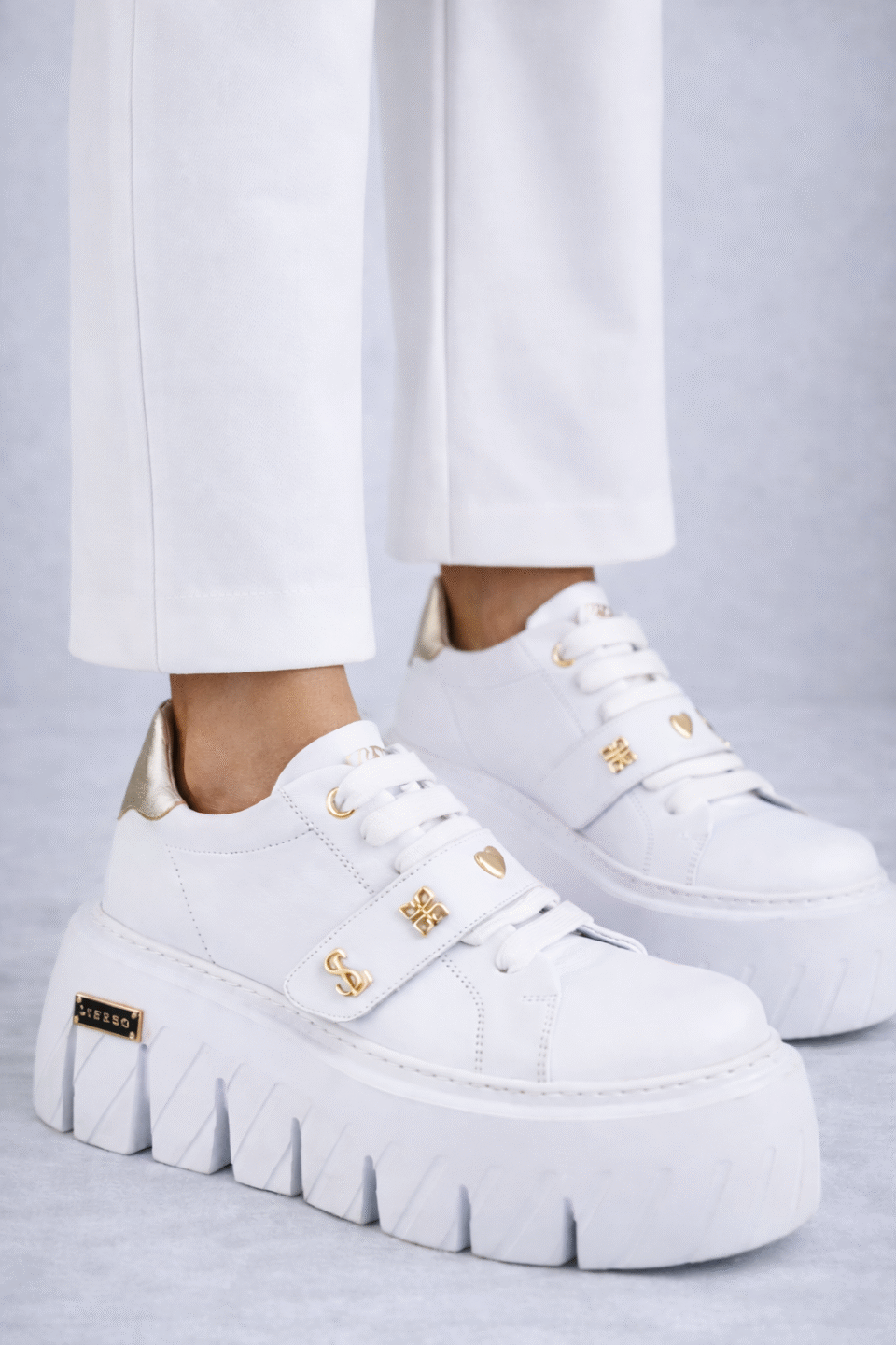 Sneakersy skórzane białe na platformie Libero 5015 10-111