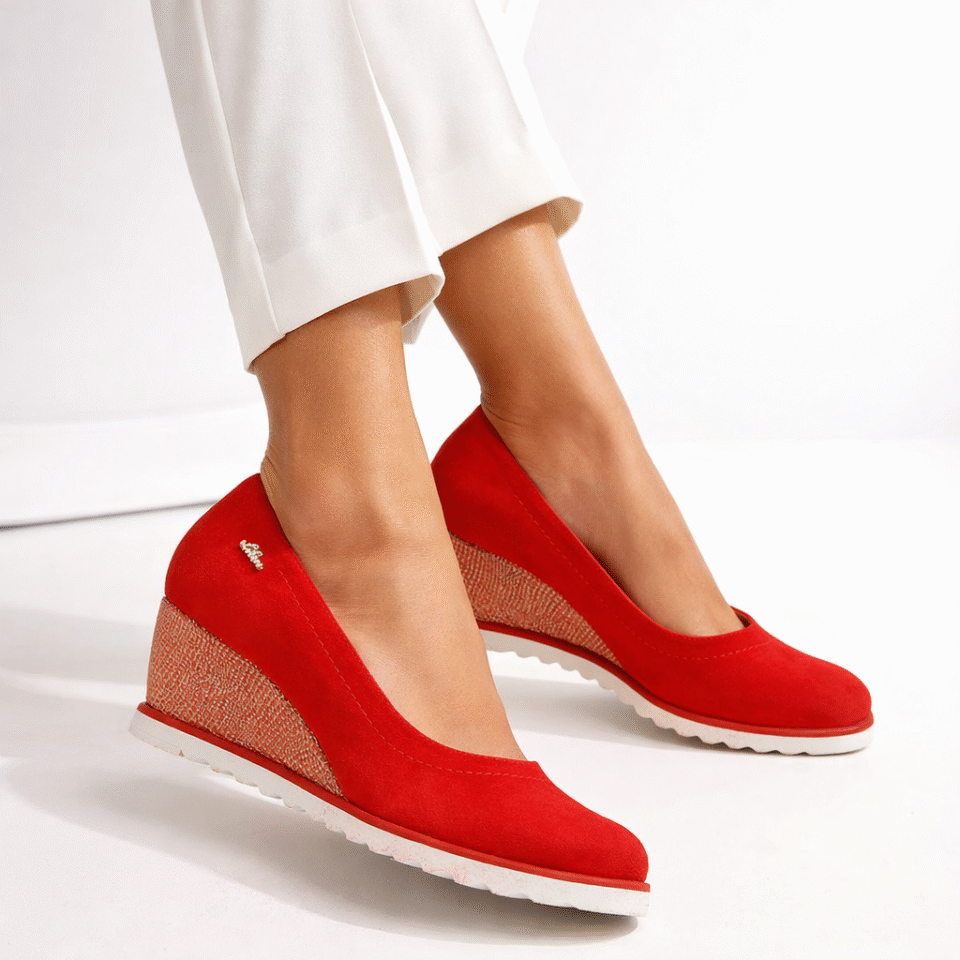 Czółenka skórzane czerwone na koturnie Libero 8035 158 /160