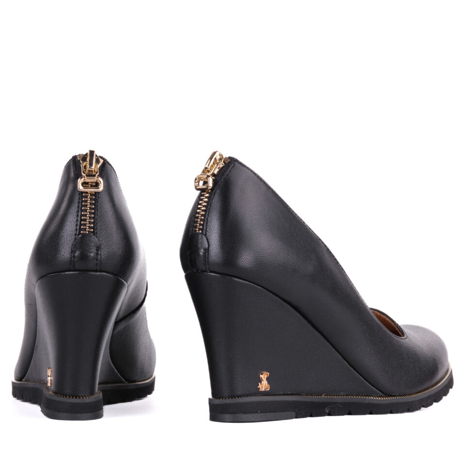 Czółenka skórzane czarne na koturnie Libero 4115-8