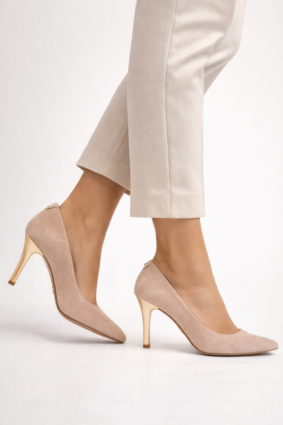 Czółenka skórzane beżowe na szpilce Libero 4560 154